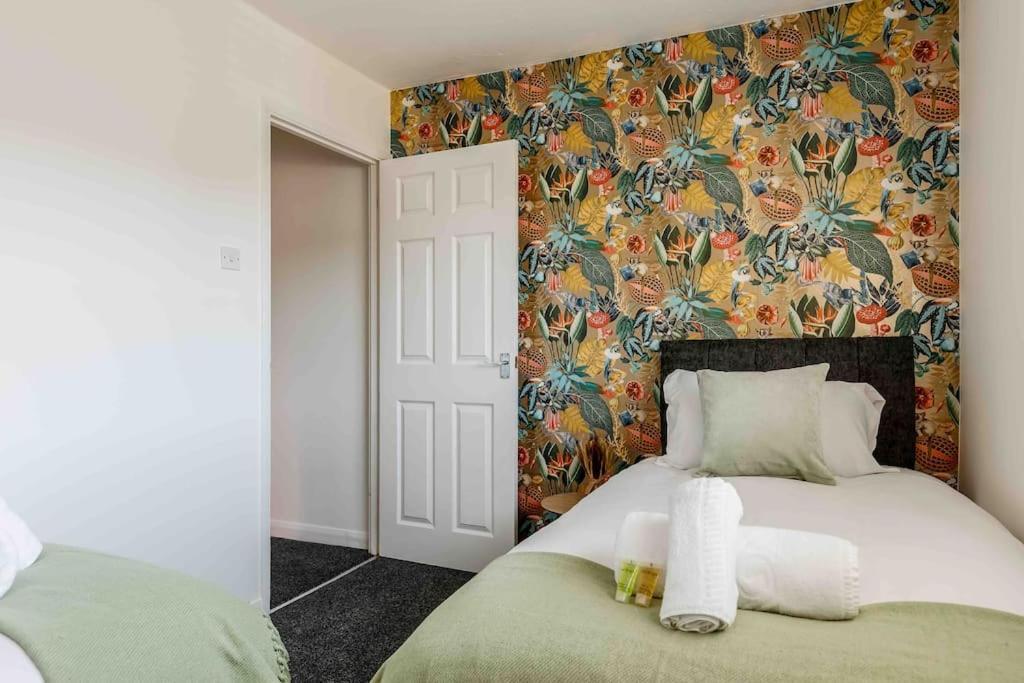2 Bedroom House-Driveway - Bournemouth Hospital - Long Stay Discounts - Lima Apartments Ltd Bagian luar foto