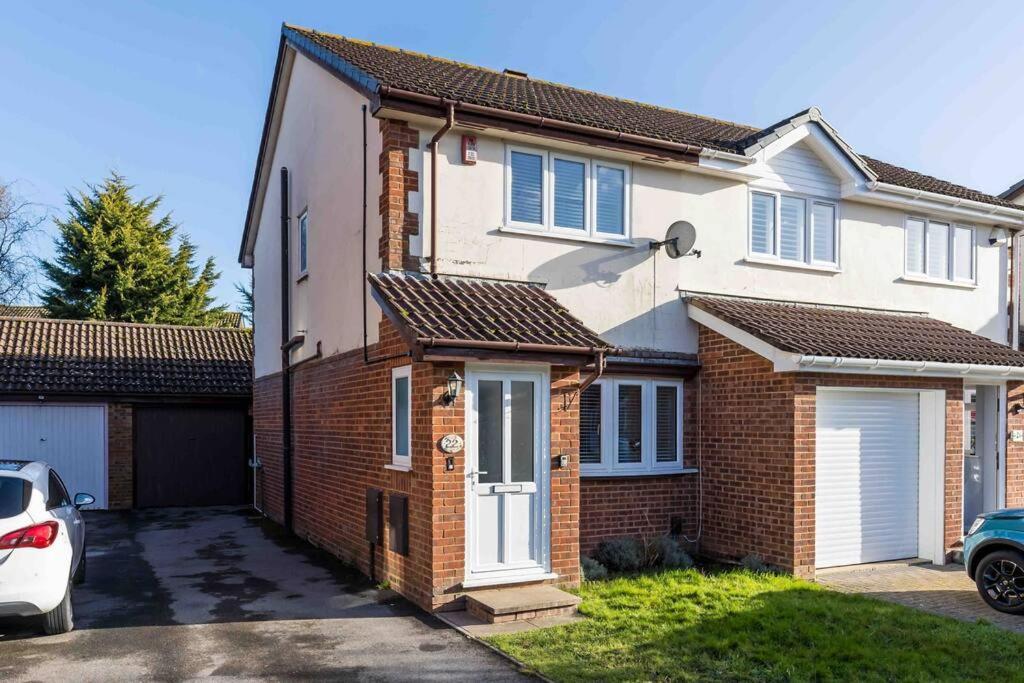 2 Bedroom House-Driveway - Bournemouth Hospital - Long Stay Discounts - Lima Apartments Ltd Bagian luar foto