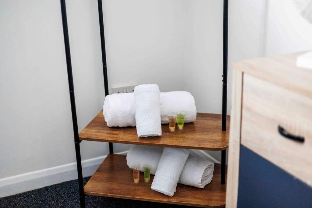 2 Bedroom House-Driveway - Bournemouth Hospital - Long Stay Discounts - Lima Apartments Ltd Bagian luar foto