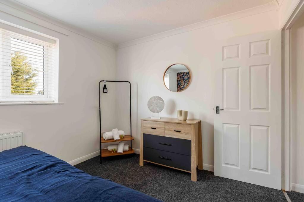 2 Bedroom House-Driveway - Bournemouth Hospital - Long Stay Discounts - Lima Apartments Ltd Bagian luar foto