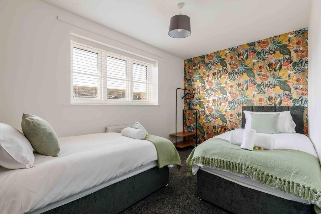 2 Bedroom House-Driveway - Bournemouth Hospital - Long Stay Discounts - Lima Apartments Ltd Bagian luar foto