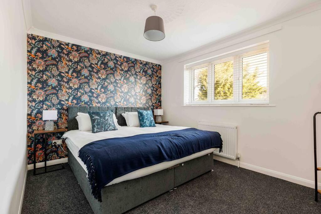 2 Bedroom House-Driveway - Bournemouth Hospital - Long Stay Discounts - Lima Apartments Ltd Bagian luar foto